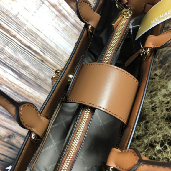 Michael Kors Gramercy Large Chain Acorn Satchel - Picture 3 of 8